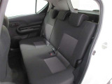コンパクトながらリアシートもスペースをしっかり確保!徹底洗浄、消臭・除菌も実施済み。