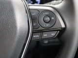 アクティブクルーズコントロール操作ボタンや安全機能はステアリング右側に装備されています