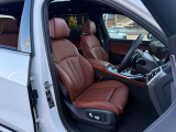 BMW Premium Selection 江戸川は、約20台の展示スペースがあり、常時新車拠店より厳選された認定中古車が続々と入庫しております。