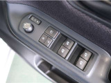 電動格納&ミラー角度調整機能付きです。