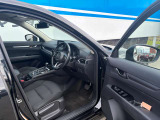人間工学に基づいた設計で、理想的な運転姿勢を常にキープします。Ergonomic design maintains your ideal driving posture.