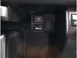 AC電源 AC100V・100W 室内コンセント(センターコンソールボックス後方)