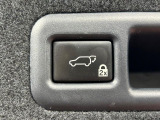 【パワーバックドア】スマートキーや運転席のボタンを押すだけでリアゲートが自動で開閉します!荷物を持っている時や、高い位置にあるバックドアを閉める際に便利な機能です♪