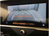 後方の見える安心をお届けするバックモニター付:バックするときのアシストラインもあって楽々バック!車庫入れや縦列駐車をサポートし、苦手な駐車も安心です!今やもう手放せない装備ですネ♪