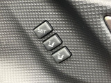 【メモリー機能付きパワーシート】ドライバーごとに設定したシート位置を記憶して、ボタン一つで切り替えできる便利な機能!運転する方が複数名いらっしゃるご家庭におすすめです♪
