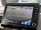 【バックカメラ】駐車時に後方がリアルタイム映像で確認できます。大型商業施設や立体駐車場での駐車時や、夜間のバック時に大活躍!運転スキルに関わらず、今や必須となった装備のひとつです!
