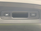 【パワーバックドア】スマートキーや運転席のボタンを押すだけでリアゲートが自動で開閉します!荷物を持っている時や、高い位置にあるバックドアを閉める際に便利な機能です♪