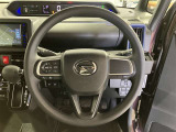 ステアリングから手を離さず、運転に集中したままオーディオ等の操作ができます。