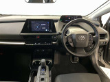 運転席周りのレイアウトをご覧ください。ナビゲーションが綺麗に装着されすっきり収まってますね!