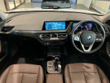 BMWの操作パネルは使いやすさを追求し日常生活で必要なボタン&スイッチを使えるようにした構造となっております。購入時から沢山触って体感してください。