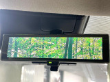 【インテリジェントルームミラー】後席の大きな荷物や同乗者で後方が確認しづらい時でも安心!カメラが撮影した車両後方の映像をルームミラー内に表示。クリアな視界で状況の確認が可能です!