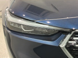 LEDヘッドライトは、点灯の瞬間から最大光量を発揮し、突然暗くなるトンネルなどでの安定感を高めます。