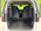 普段のお買い物や通勤、送迎等に十分な荷室スペースを確保しております。セカンドシートを倒すと、大きな荷物の積載も可能です♪