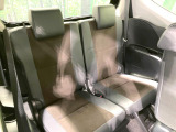 3列目シートはもちろん状態良好☆大人でもゆったりと座って頂けますので、大人数でのお出かけもラクラクです♪ご家族で、気の知れた仲間で、ドライブに行くのが楽しみですね♪