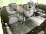 3列目シートはもちろん状態良好☆大人でもゆったりと座って頂けますので、大人数でのお出かけもラクラクです♪ご家族で、気の知れた仲間で、ドライブに行くのが楽しみですね♪