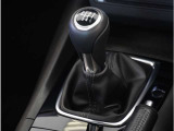 【シフトレバー】シフトもとても操作しやすいデザインになっております。運転する人の事を第一に考えた操作性の高い仕様です。