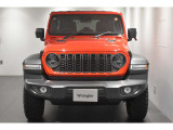 Jeep伝統の丸目のヘッドライトにセブンスロットグリルで一目でJeepだとわかりますね!