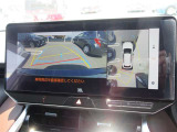 パノラマモニター装備です。車を真上から見る映像が駐車の不安を軽くします。4つのカメラで車両周辺の映像を映し出します!カメラアングルは限界がありますので目視もして下さい。アングルは数種類選択できます。