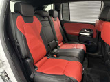 ナンバー付きの車両は公道試乗可能です(登録済未使用車など一部除く)。また、取り回しの確認など、広い場内でご試乗も可能です。お気軽に申し付けください。