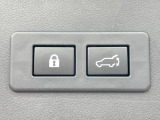 【パワーバックドア】スマートキーや運転席のボタンを押すだけでリアゲートが自動で開閉します!荷物を持っている時や、高い位置にあるバックドアを閉める際に便利な機能です♪