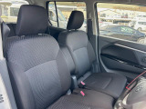 運転席まわりには十分なスペースがあり、大柄な方でもゆったり運転していただける環境です。