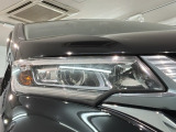 LEDヘッドライトは、点灯の瞬間から最大光量を発揮し、突然暗くなるトンネルなどでの安定感を高めます。