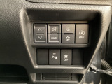 各種機能の切替スイッチは運転席パネル下に集約されています。任意で切り替え可能なため状況に合わせてお使いください。