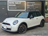 MINI COOPER S 3ドア☆ホワイトとブラックルーフの色合いでどんなシーンにも合う一台!フェイバードトリムとのコンビネーションで高級感引き出し、まとまりのある1台!