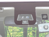 【三菱e-Assist】走行中に前方の車両等を認識し、衝突しそうな時は警報とブレーキで衝突回避と被害軽減をアシスト。より安全にドライブをお楽しみいただけます。