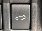 【パワーバックドア】スマートキーや運転席のボタンを押すだけでリアゲートが自動で開閉します!荷物を持っている時や、高い位置にあるバックドアを閉める際に便利な機能です♪