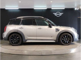 ☆MINIの車の始まりは大人四人がギリギリ乗れるコンパクトな車です!!今となっては3ナンバーですが、もともとは5ナンバーの車でした!!