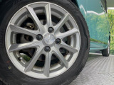 【14インチアルミホイール】外観にマッチしたアルミホイールを装着しております。各種アルミホイールや、スタッドレスタイヤも取扱いしております。是非ご相談ください♪