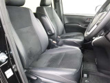 <運転席>まるで自宅に居るようにリラックスできる運転席です。外の喧騒を忘れさせてくれますね。見やすいメーターと操作しやすいスイッチ類もいいですね.