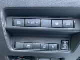 ハンドル右奥には各種設定スイッチがあります。運転者がスッと手を伸ばせば操作できので便利です。