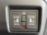 【両側パワースライドドア】スマートキーや運転席のスイッチで後席両側スライドドアの開閉が可能♪電動だから力を入れてドアを開ける必要が無く、小さなお子様でも簡単に開け閉めでき快適です♪