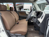 運転席シート廻りは使用感も少なく、良好な状態となっています。前オーナー様が丁寧に使っていたことがよくわかりますね。