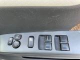 【電動格納ミラー】サイドミラーは電動格納式となっており、狭い駐車場でもキズがつくリスクを抑えられます。