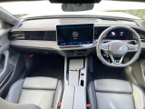 センターに大型ディスプレイを設置した新世代のインストゥルメントパネルは情報量も多く、高い操作性で長距離、長時間の運転によるストレスを軽減します。
