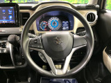 インテリアに合わせたデザインのステアリングは、運転される方のことも考え、運転しやすい形状、大きさです。是非一度、実際に触ってお確かめください。