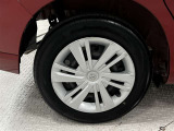 タイヤサイズは165/65R14!残り溝は5ミリ程度です!スチールホイールに錆が、ホイールキャップに傷があります。