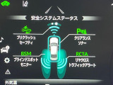 【ブラインドスポットモニター】走行中、ドアミラーの死角になりやすい箇所に後続車が接近するとサイドミラーのレンズに警告を表示!ドライバーに注意喚起をしてくれます。