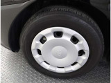 かっこいいホイールですね。 車のイメージを大きく左右するホイール部分はコダワリを持ちたいですね。