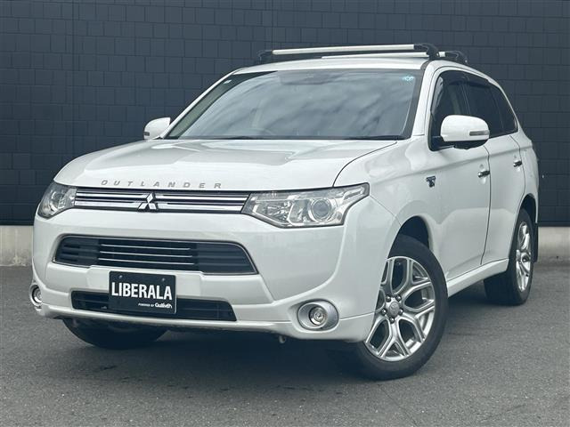 アウトランダーPHEV2.4 G プレミアムパッケージ 4WD4WD 本革シート