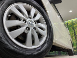 【純正15インチアルミホイール】外観にマッチした純正アルミホイールを装着しております。各種社外アルミホイールや、スタッドレスタイヤも取扱いしております。是非ご相談ください♪