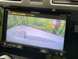 【バックカメラ】駐車時に後方がリアルタイム映像で確認できます。大型商業施設や立体駐車場での駐車時や、夜間のバック時に大活躍!運転スキルに関わらず、今や必須となった装備のひとつです!
