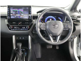 高いホールド性で運転姿勢が安定します。長距離ドライブでも疲れにくいのが魅力です。快適なドライビングライフをお送りください♪