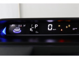 視線移動が少なく疲れにくいセンターメーター!昼間でも夜間でもくっきり見やすいメーターとなっております。