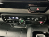 運転席側にはシートヒーターが付いています!寒い日に便利な装備ですね。