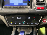 【タッチパネル式オートエアコン】一度お好みの温度に設定すれば、車内の温度を検知し風量や温度を自動で調整。暑い&hellip;寒い&hellip;と何度もスイッチ操作をする必要はありません。快適な車内空間には必須の機能ですね♪