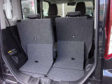 日常の使用に十分な広さの荷室です♪簡単な操作でシートアレンジもできます♪